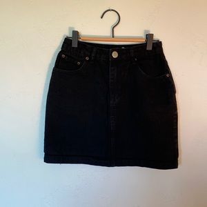 Boohoo black mini skirt size small